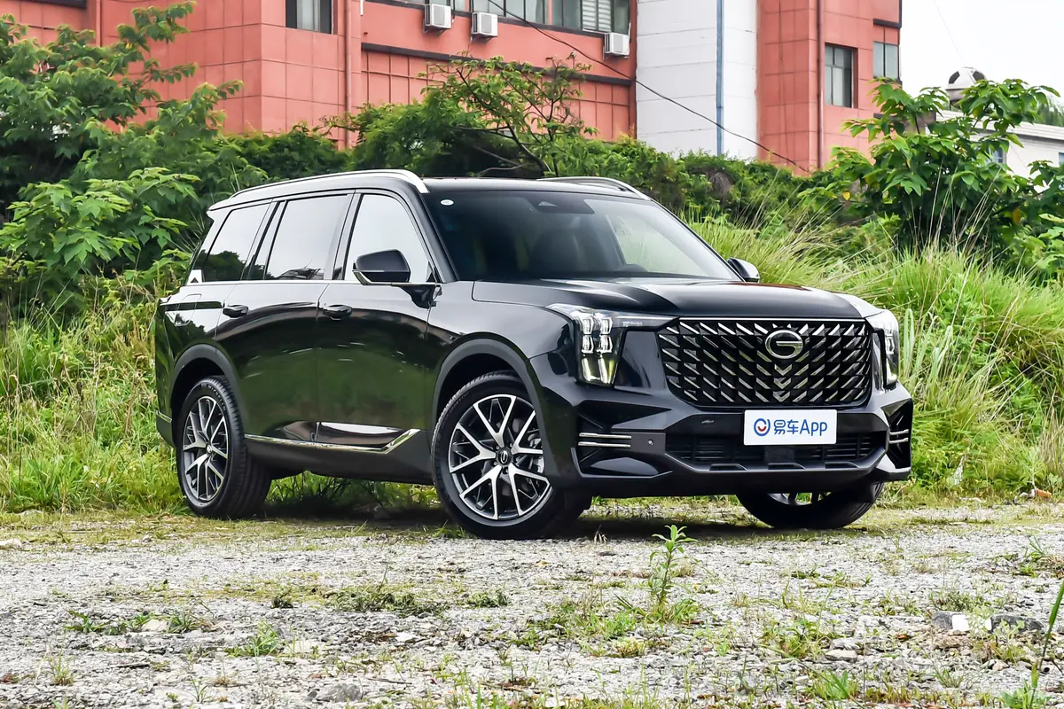 GS8: Vista frontal tres cuartos